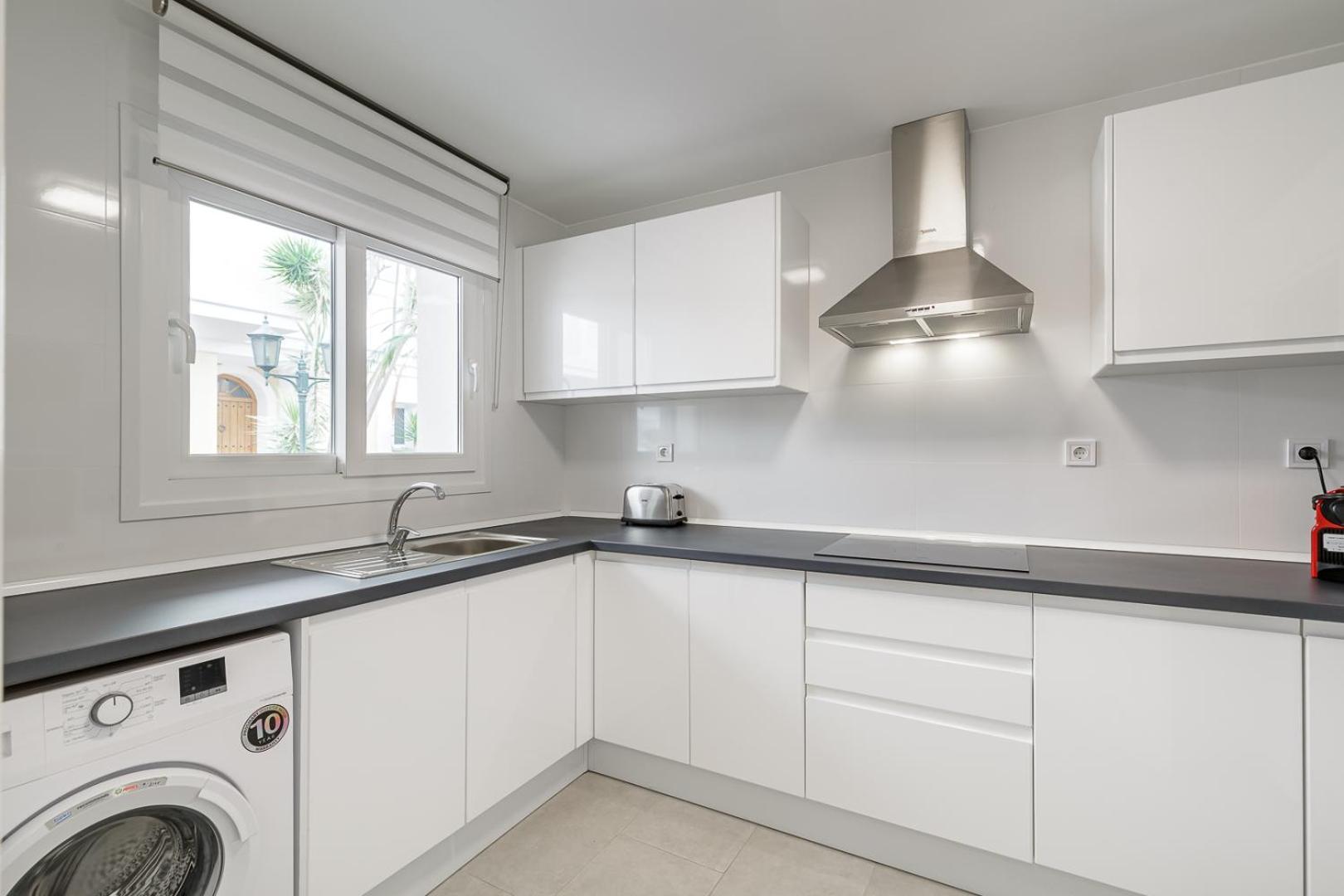 Spacious 2 Bed Duplex In Aloha Gardens Close To Puerto Banus Apartamento